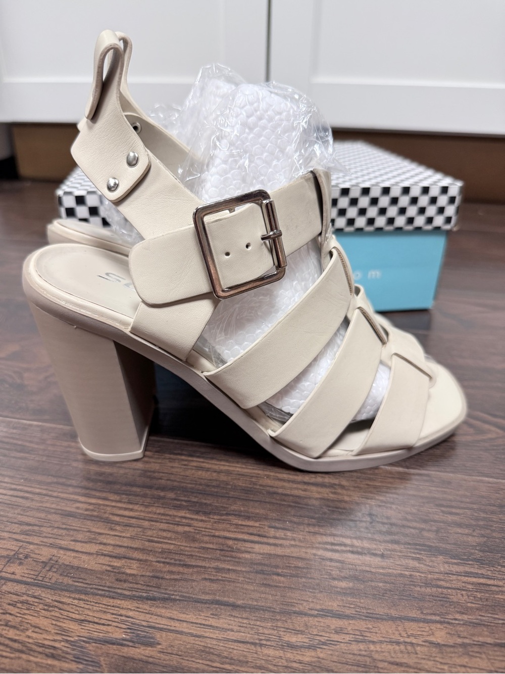 NIB SODA WYATT OPEN TOE SANDALS BUCKLE 4” HEELS BONE IVORY